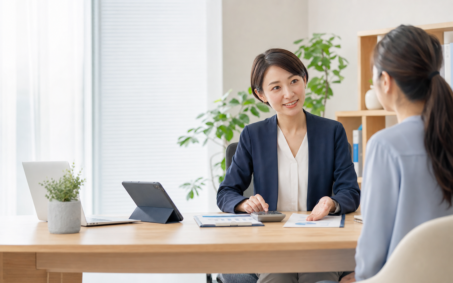 税理士と小規模事業者の相談風景